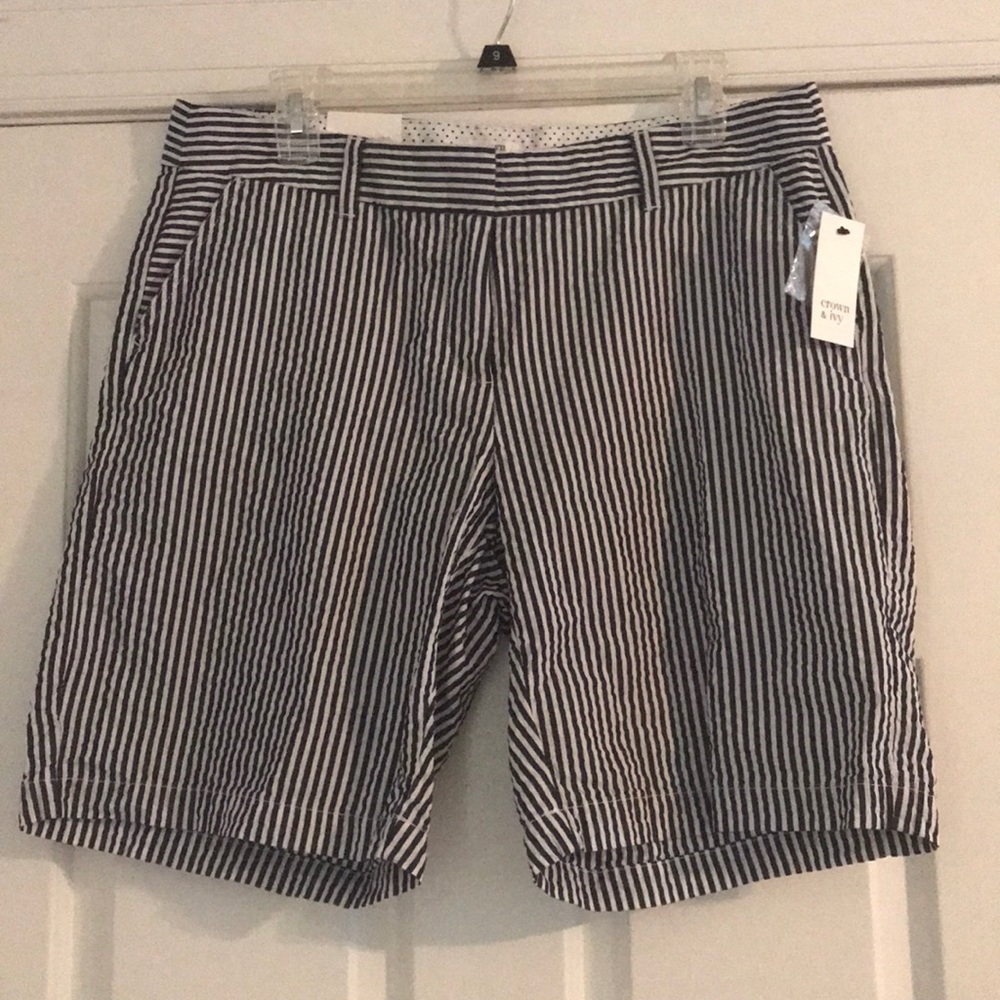 BRAND NEW blue seersucker Crown and Ivy shorts.